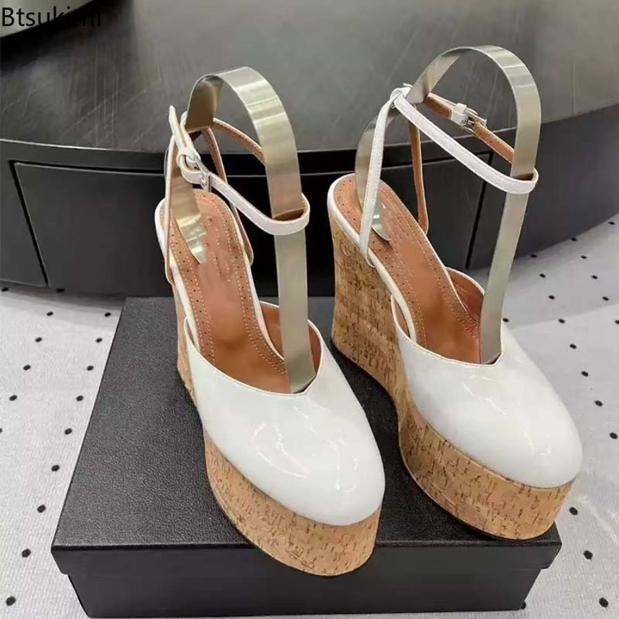 Cork Wedge Sandal - Sandales compensées en cuir verni pour