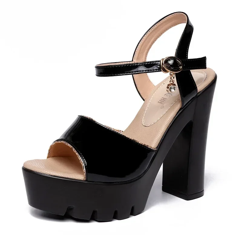 Sandales en cuir verni à fond  - Platform Sneakers Chunky avis et prix